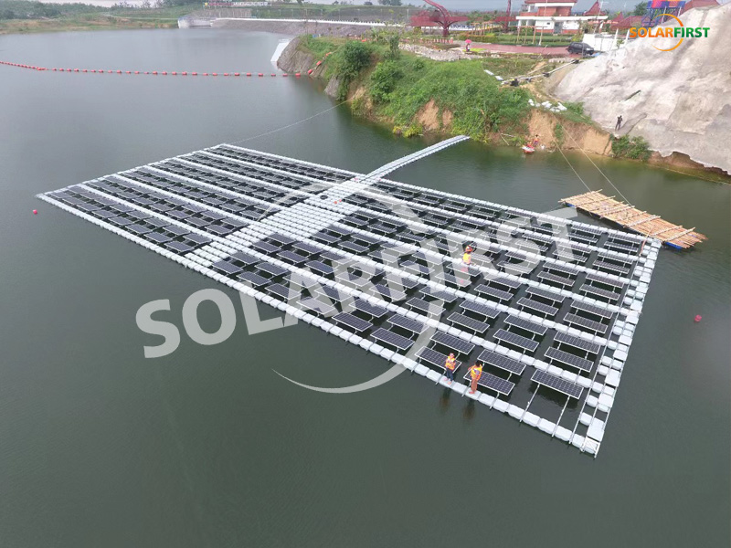 Завершение первого проекта по плавающему монтажу SolFirsTech Group в Индонезии
